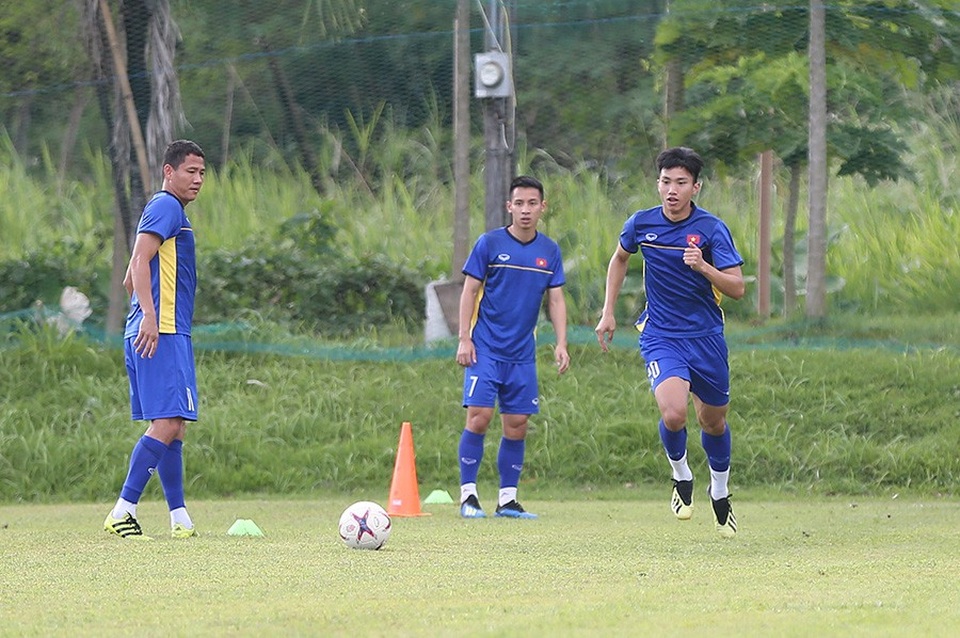 HLV Park Hang Seo chỉnh sửa kỹ thuật cho Đặng Văn Lâm - 9 HLV Park Hang Seo chỉnh sửa kỹ thuật cho Đặng Văn Lâm - 9