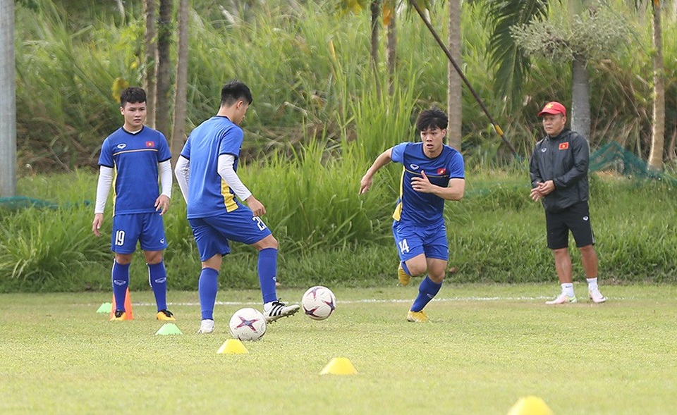HLV Park Hang Seo chỉnh sửa kỹ thuật cho Đặng Văn Lâm - 10 HLV Park Hang Seo chỉnh sửa kỹ thuật cho Đặng Văn Lâm - 10