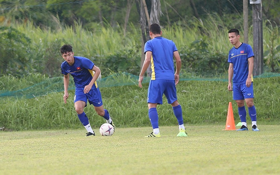 HLV Park Hang Seo chỉnh sửa kỹ thuật cho Đặng Văn Lâm - 11 HLV Park Hang Seo chỉnh sửa kỹ thuật cho Đặng Văn Lâm - 11