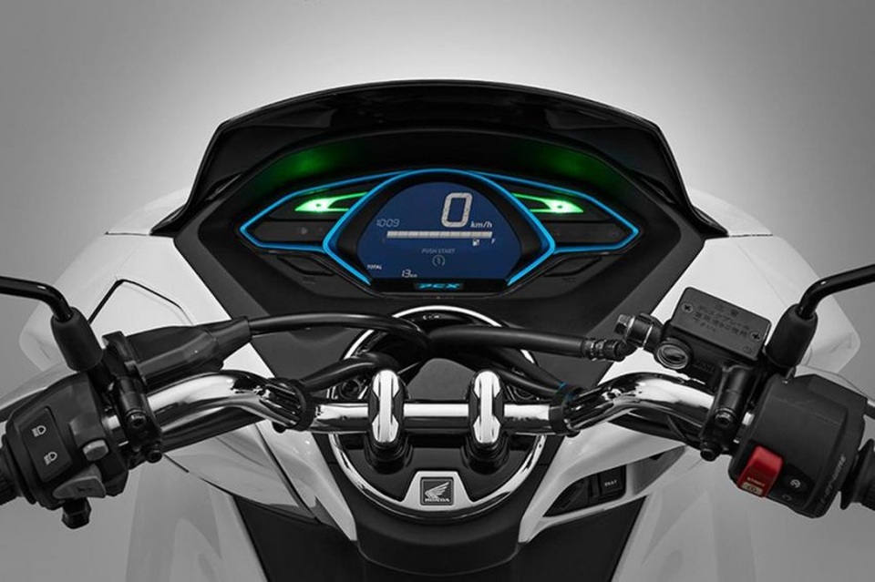 Honda bắt đầu bán xe PCX chạy hoàn toàn bằng điện - 6 Honda bắt đầu bán xe PCX chạy hoàn toàn bằng điện - 6