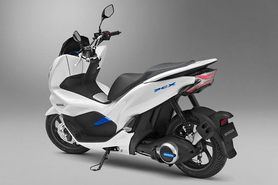 Honda bắt đầu bán xe PCX chạy hoàn toàn bằng điện - 7 Honda bắt đầu bán xe PCX chạy hoàn toàn bằng điện - 7