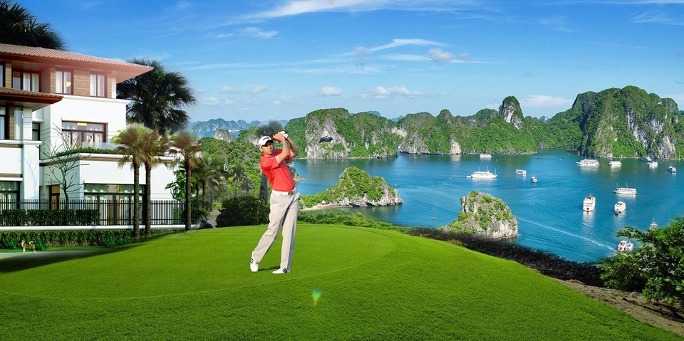Sắp khai trương quần thể nghỉ dưỡng có tầm nhìn đẹp nhất Hạ Long - 2 Sân FLC Halong Golf Club với tầm nhìn hiếm có ôm trọn khung cảnh tuyệt đẹp của Vịnh Hạ Long