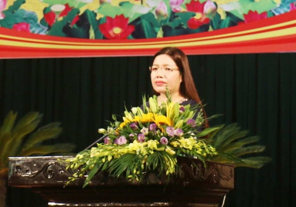 Thanh Hóa phê bình nhiều lãnh đạo “quên” ngày Pháp luật Việt Nam - 2
Bà Lê Thị Thìn, Phó Chủ tịch UBND tỉnh Thanh Hóa ký công văn truyền đạt ý kiến phê bình của Chủ tịch UBND tỉnh Thanh Hóa đối với các lãnh đạo không tham dự họp.