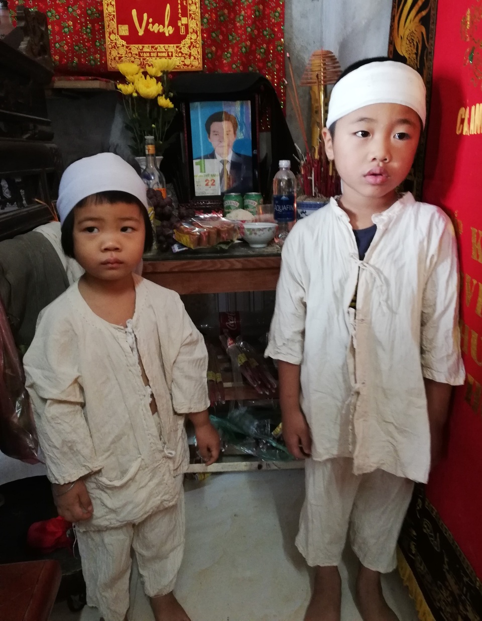 
Tương lai của 2 con thơ của chị Học trở nên mịt mờ sau khi bố mất
