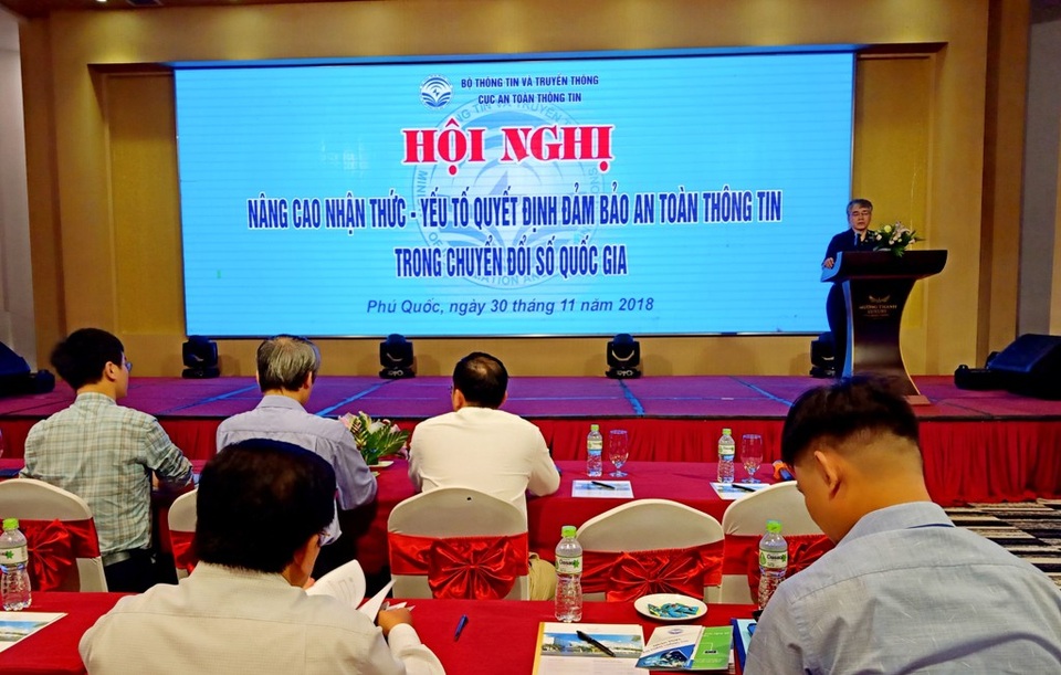 Đảm bảo an toàn thông tin trong chuyển đổi số quốc gia - 1 Quang cảnh Hội nghị nâng cao nhận thức - yếu tốt quyết định đảm bảo an toàn thông tin trong chuyển đổi số quốc gia diễn ra vào 30/11 tại Phú Quốc