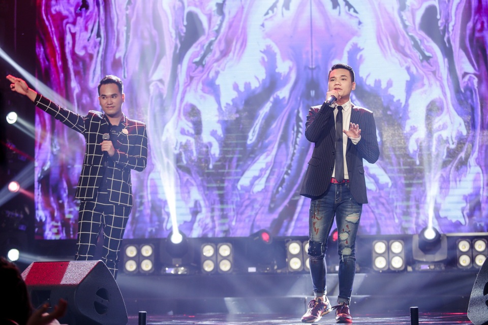Hai anh em Khắc Hưng - Khắc Việt lần đầu song ca - 1 Màn song ca của hai anh em Khắc Việt, Khắc Hưng.