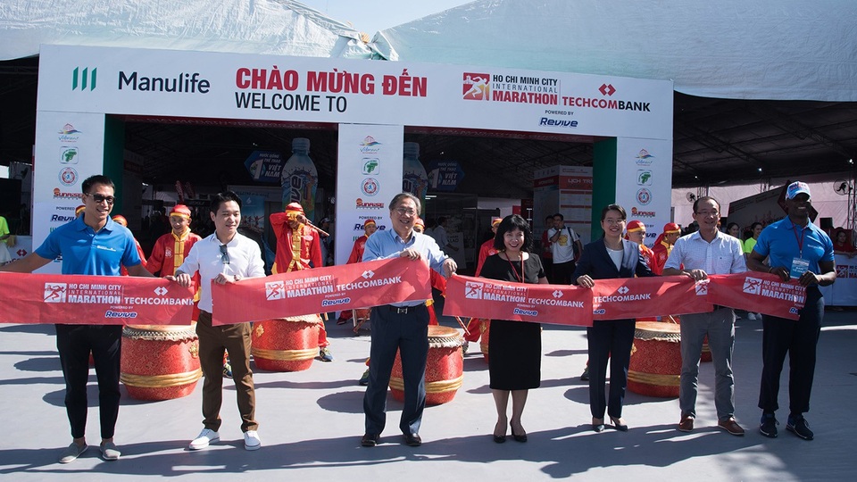 Giải marathon quốc tế TPHCM 2018 có số lượng VĐV đông kỷ lục - 1 Lễ khai mạc làng marathon của giải marathon quốc tế TPHCM 2018