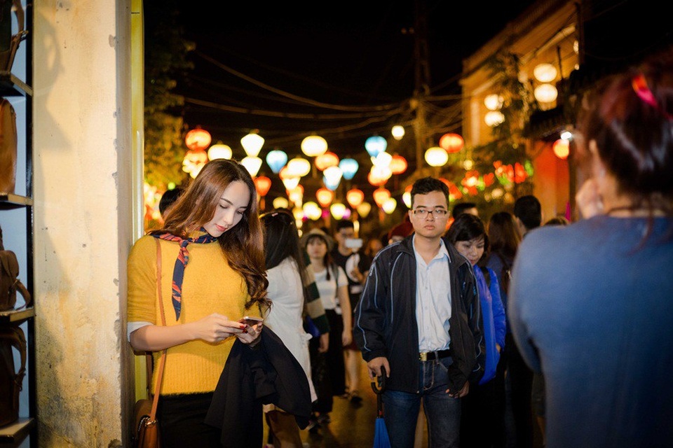 Khác hoàn toàn với những trải nghiệm tại những khu du lịch cao cấp, Hội An thanh bình và yên tĩnh lạ thường. Khi đến đây, Diễm tìm lại những bình yên trong tâm hồn sau chuỗi ngày vất vả vì công việc. Hàng năm, khi có dịp Diễm đều ghé qua chốn này để chứng kiến những cảnh tượng quen thuộc nơi vùng đất thanh bình nhất miền Trung. Trong hành trình khám phá của Diễm, Hội An là điểm dừng chân để lại nhiều cảm xúc tuyệt với nhất - cô nói.