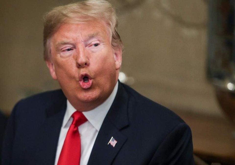 Ông Trump dọa áp thuế quan đối với ô tô nhập khẩu ngay trong tuần tới - 1
Ông Trump dọa sẽ áp thuế 25% lên xe tải nhẹ và cả ô tô con ngay trong tuần tới. (Ảnh: The Independent)