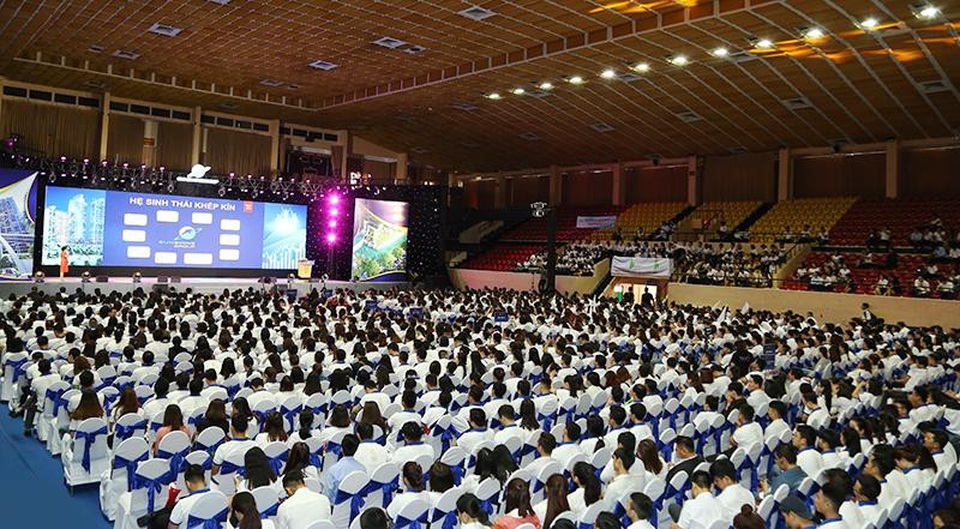 Gần 3.000 sales tham dự đào tạo dự án “khủng” Sunshine City Sài Gòn - 1 Đội ngũ hùng hậu gần 3.000 Sales hứng khởi tham gia sự kiện kick off dự án Sunshine City Sài Gòn