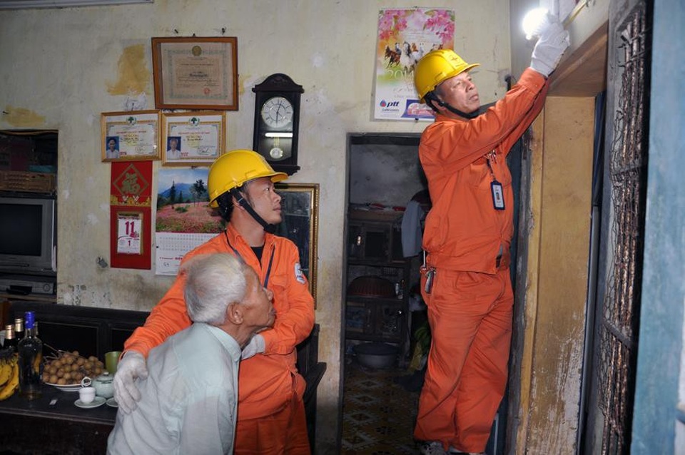Tiếp tục tri ân khách hàng sử dụng trên địa bàn Thủ đô - 2 Tiếp tục tri ân khách hàng sử dụng trên địa bàn Thủ đô - 2