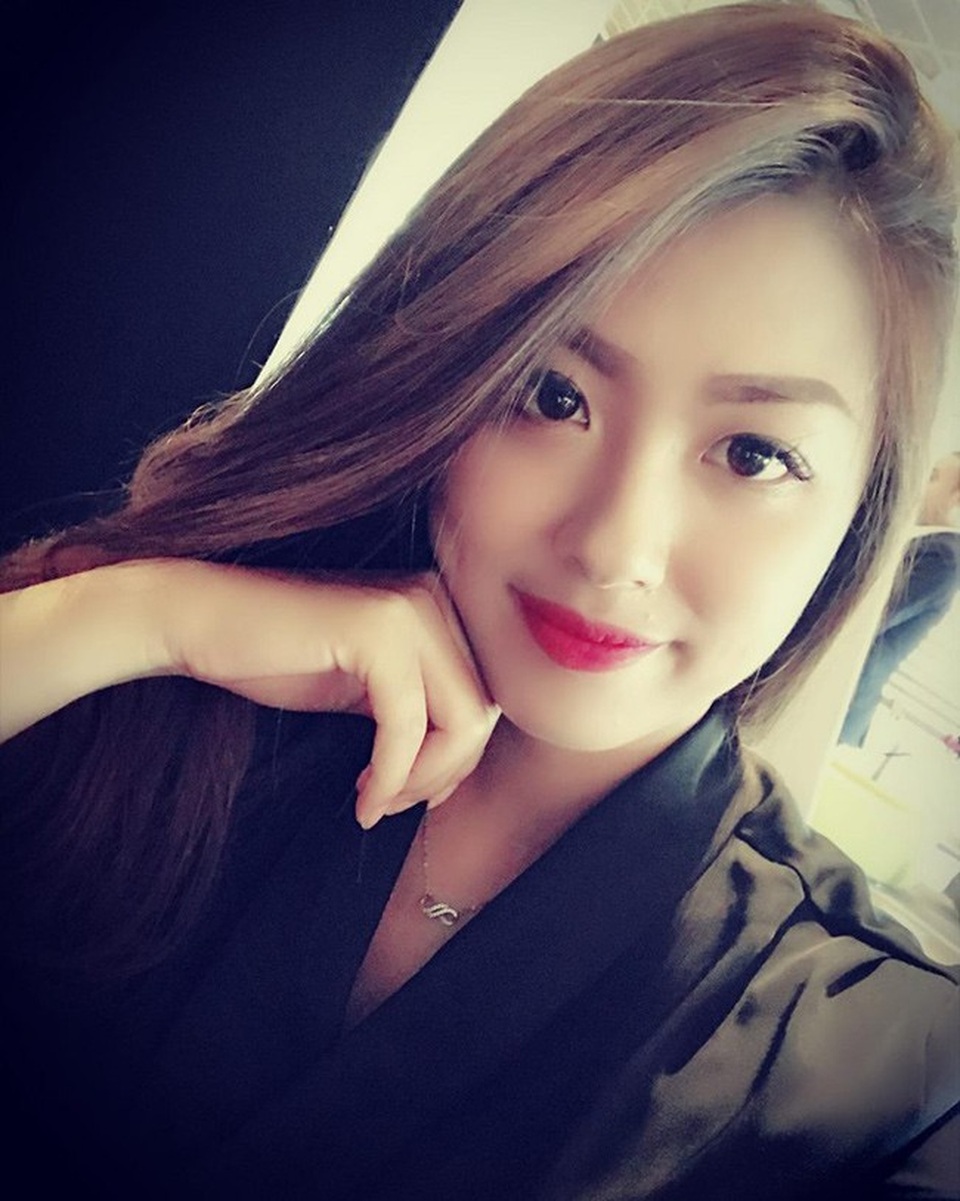 Nhan sắc xinh đẹp của 4 nữ CĐV nổi như cồn khi đi xem AFF Cup - 7
Cô nàng cũng có mặt tại sân vận động Hàng Đẫy, cổ vũ cho tuyển Việt Nam trong trận đấu ngày 24/11 vừa qua.