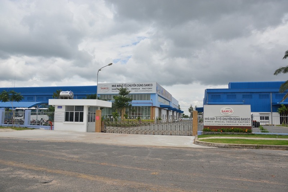 Thanh tra TPHCM tiếp tục kiểm tra “tiêu cực” tại Tổng công ty Samco - 2 Nhà máy ô tô Chuyên dùng Samco tại huyện Củ Chi, TPHCM chính là Nhà máy ô tô Thương mại Samco trước đây. Đây là nơi sản xuất dòng xe khách Fuso Rosa nhưng bị thua lỗ nặng nề.