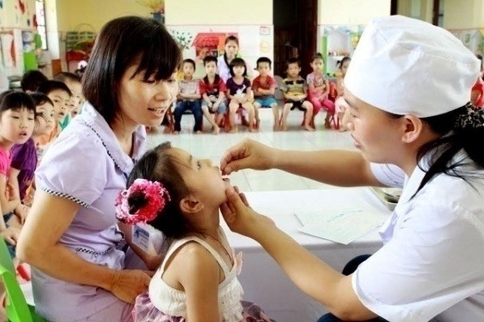 Hà Nội: Bổ sung vitamin A liều cao đợt 2 cho trẻ - 1 Hà Nội: Bổ sung vitamin A liều cao đợt 2 cho trẻ - 1