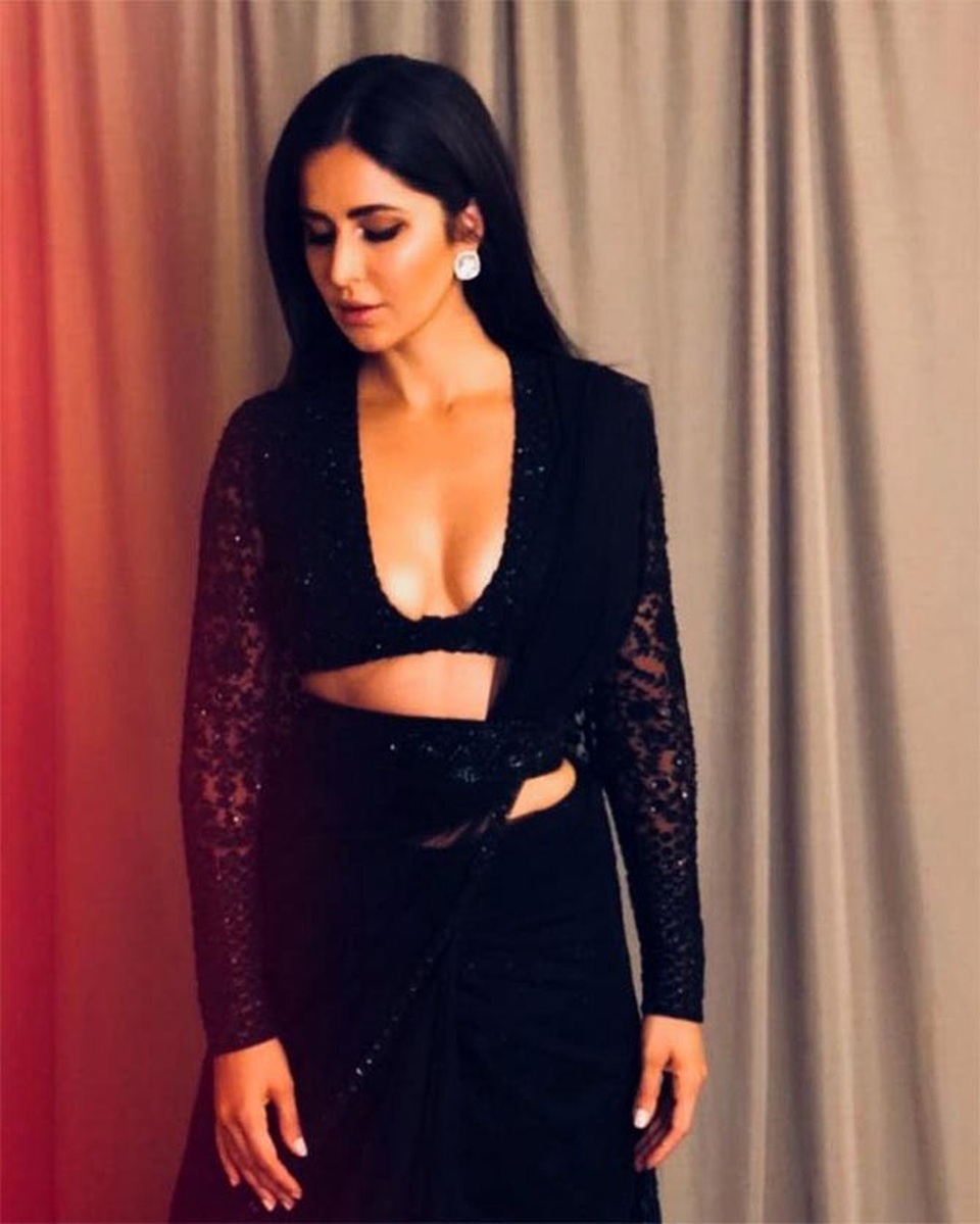 Dàn kiều nữ Ấn Độ gợi cảm dự sự kiện - 1
Katrina Kaif đẹp kiêu sa dự lễ hội ánh sáng ở nhà bạn thân Gauri - Shah Rukh Khan. Ngôi sao 35 tuổi diện bộ váy đen gợi cảm và sang trọng