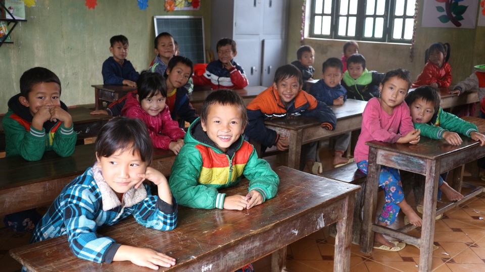 Trải nghiệm hành trình du lịch kết hợp từ thiện “Áo ấm cho em” - 1 Nụ cười hồn nhiên của những em học sinh nghèo vùng cao