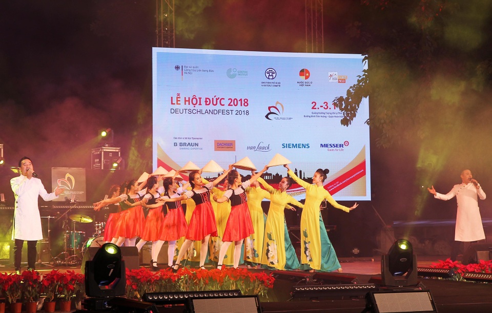 Dấu ấn quan hệ Việt - Đức trong lễ hội "Trải nghiệm nước Đức ở Hà Nội" - 2 Các hoạt động “Lễ hội Đức 2018” bắt đầu từ sau lễ khai mạc và kéo dài tới 23h ngày thứ bảy (3/11) với nhiều hoạt động hấp dẫn. Ảnh: TTX