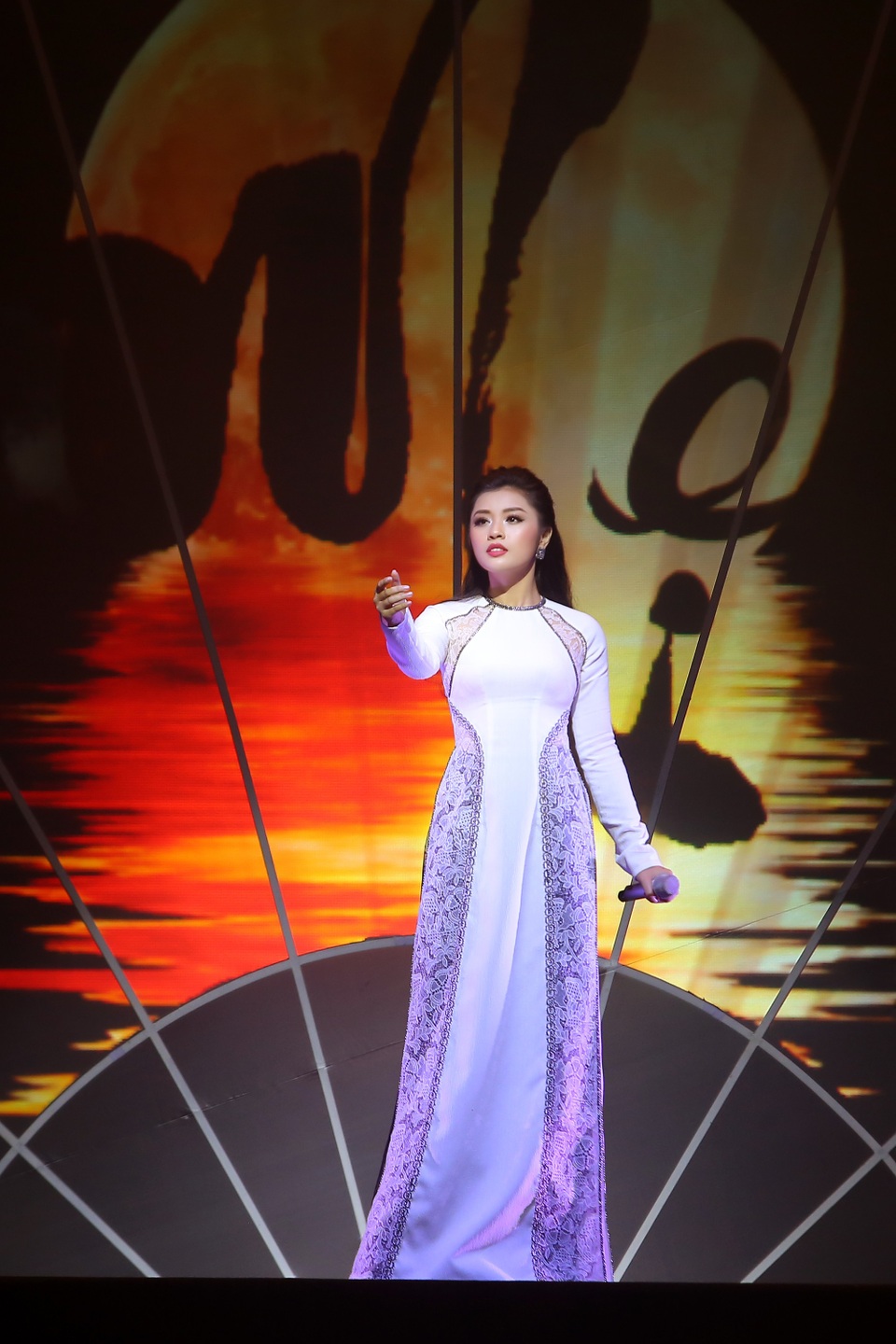 Trọng Tấn, Nguyễn Ngọc Anh và Nguyễn Thu Hằng đều hát các ca khúc do chính Phạm Phương Thảo sáng tác.