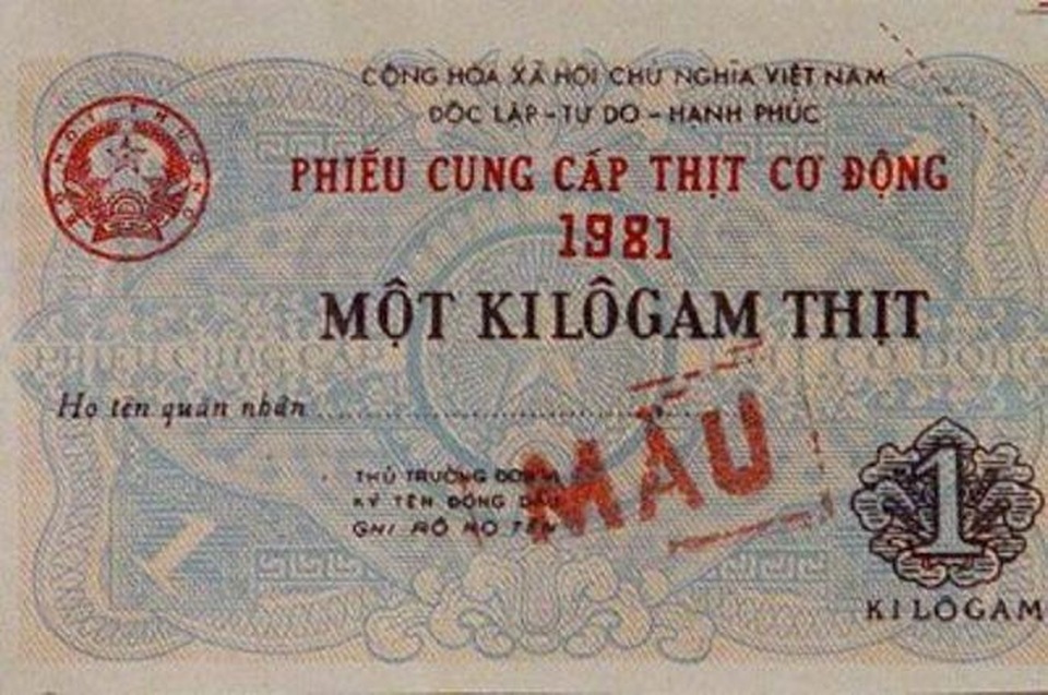 Xem loạt ảnh này mà rưng rưng nhớ thời bao cấp - 2 Phiếu mua thịt thời bao cấp. Mỗi một phiếu như thế này người dân được đổi lấy 1kg thịt.