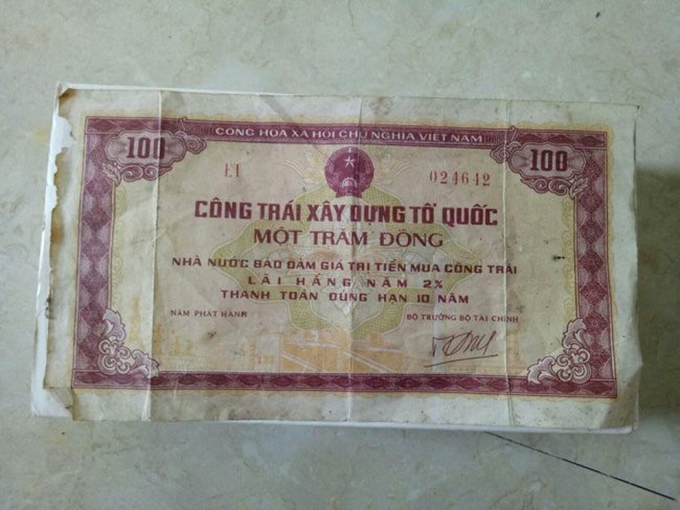Xem loạt ảnh này mà rưng rưng nhớ thời bao cấp - 18 Công trái nhà nước cũng được in ra giấy và lưu hành như các loại phiếu mua lương thực, nhu yếu phẩm.