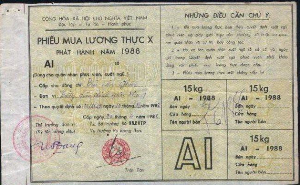 Xem loạt ảnh này mà rưng rưng nhớ thời bao cấp - 9 Phiếu mua lương thực những năm 80.