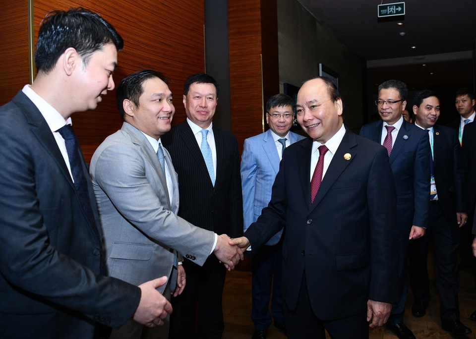 Thủ tướng “trải thảm đỏ” mời doanh nghiệp Trung Quốc đầu tư vào Việt Nam - 1 Thủ tướng Nguyễn Xuân Phúc gặp gỡ các doanh nghiệp lớn của Trung Quốc, chiều 4/11