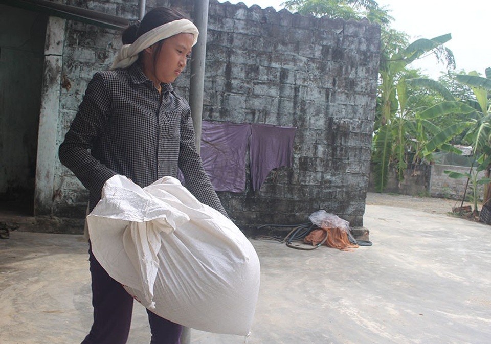 "Bố chết rồi, xin mẹ cũng đừng bỏ chúng con mà đi !" - 4 Tai họa ập xuống gia đình khiến cô học trò lớp 8 bất đắc dĩ trở thành trụ cột.