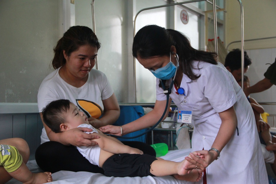 Bé 2 tuổi tử vong nghi do tay chân miệng - 1 Tại Đắk Lắk có trên 500 trường hợp trẻ mắc tay chân miệng
