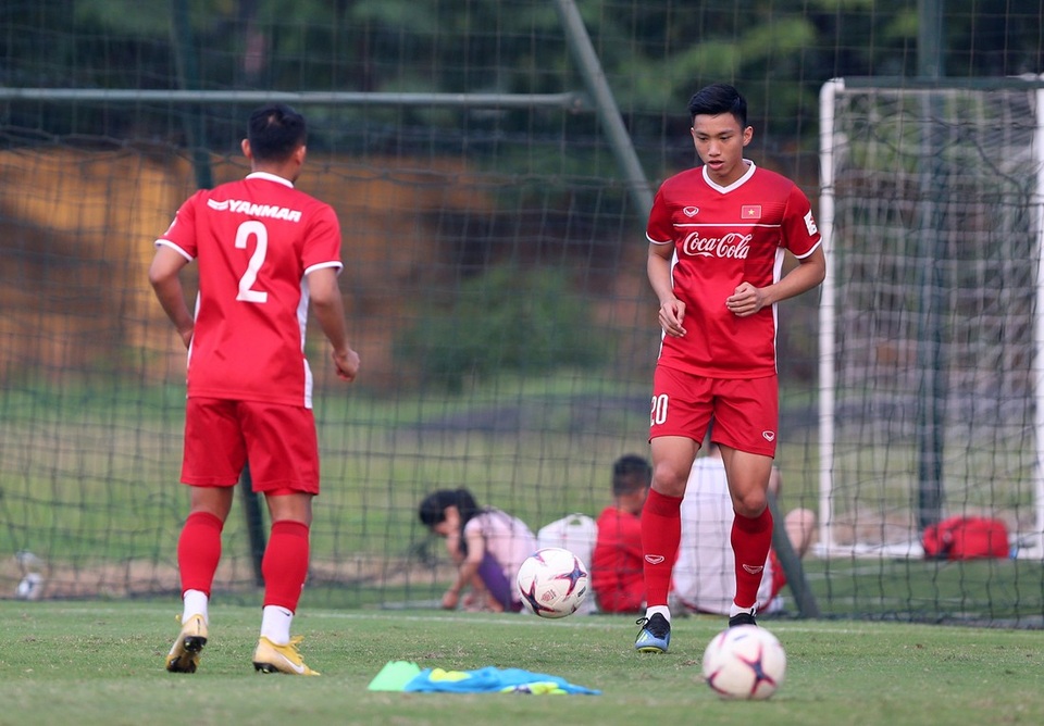 HLV Lê Thuỵ Hải: “Muốn vô địch AFF Cup, tuyển Việt Nam cần có may mắn” - 1
Theo HLV Lê Thụy Hải, tuyển Việt Nam cần thêm nhiều yếu tố may mắn tại AFF Cup 2018 - Ảnh: Gia Hưng