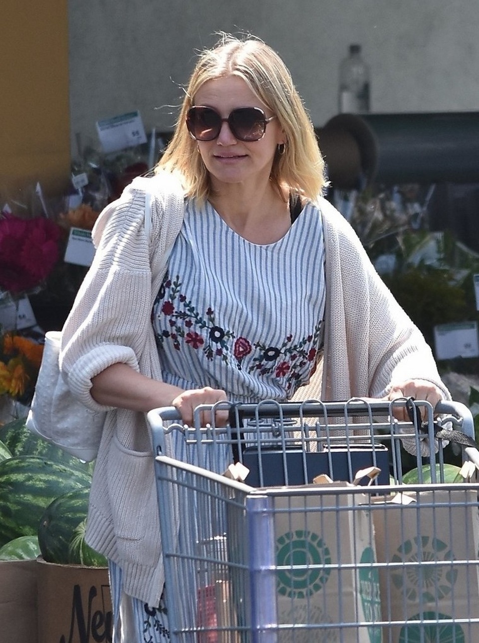 
Sau khi lấy chồng, Cameron ăn mặc kín đáo và giản dị hơn.
