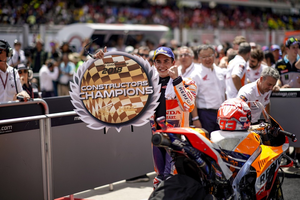Marquez thắng dễ tại Sepang, Repsol Honda Team là đội đua vô địch MotoGP 2018 - 6 Marquez thắng dễ tại Sepang, Repsol Honda Team là đội đua vô địch MotoGP 2018 - 6