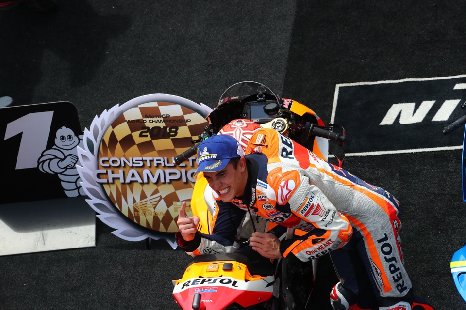 Marquez thắng dễ tại Sepang, Repsol Honda Team là đội đua vô địch MotoGP 2018 - 10 Marquez thắng dễ tại Sepang, Repsol Honda Team là đội đua vô địch MotoGP 2018 - 10