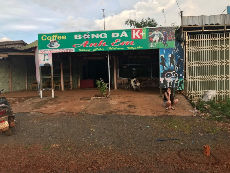 Hai nhóm giang hồ dùng dao, súng giải quyết mâu thuẫn - 1 Quán cà phê nơi xảy ra sự việc hai nhóm giang hồ giải quyết mâu thuẫn