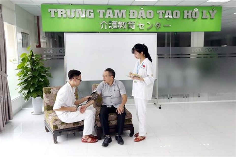 Người dân Nhật Bản chấp nhận mở cửa thị trường lao động tay nghề cao - 1 Người dân Nhật Bản chấp nhận mở cửa thị trường lao động tay nghề cao - 1