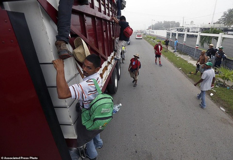 Đoàn di dân tiến đến “tuyến đường tử thần” ở Mexico - 2
Ảnh: AP