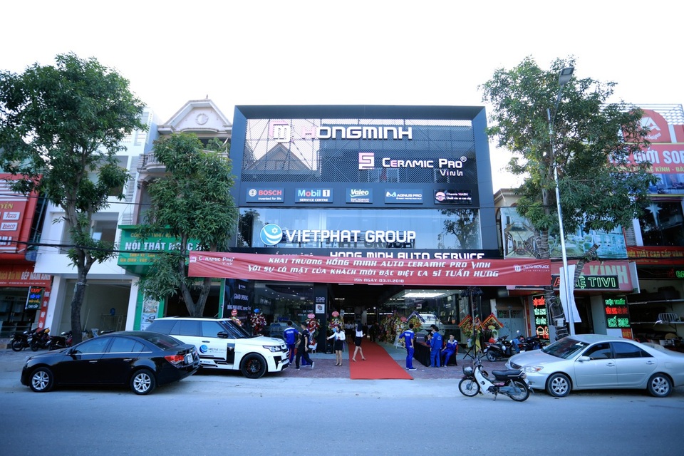 Ca sĩ Tuấn Hưng đồng hành cùng Ceramic Pro Việt Nam - 5
Toàn cảnh tổ hợp làm đẹp và bảo vệ xe hơi tại địa chỉ 199 Nguyễn Trãi, Quán Bàu, Tp.Vinh