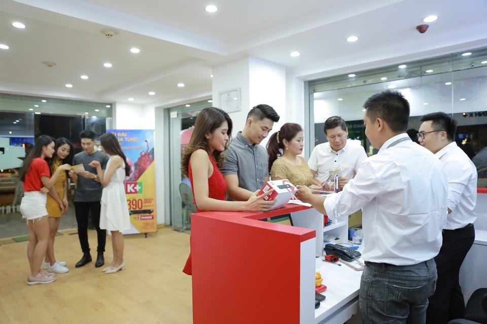 Muôn kiểu cổ vũ đội tuyển Việt Nam tại AFF Cup 2018 trước giờ G - 6 AFF Cup 2018 đếm ngược đến giờ khởi tranh cũng là thời điểm người hâm mộ đến các đại lý K+ để đăng ký lắp đặt, yên tâm cổ vũ AFF