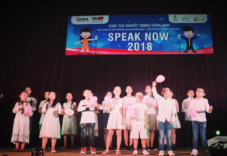 Speak now - cuộc thi thuyết trình tiếng Anh trẻ em thú vị, hấp dẫn, nhiều bất ngờ - 1
TOP 16 thí sinh xuất sắc nhất trong một tiết mục đồng ca.