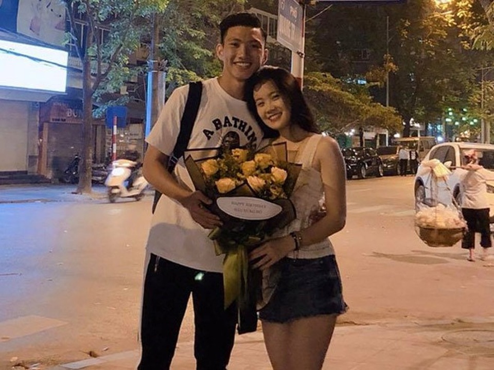Những khoảnh khắc “tình bể bình” của cầu thủ U23 Việt Nam với bạn gái - 8 Những khoảnh khắc “tình bể bình” của cầu thủ U23 Việt Nam với bạn gái - 8