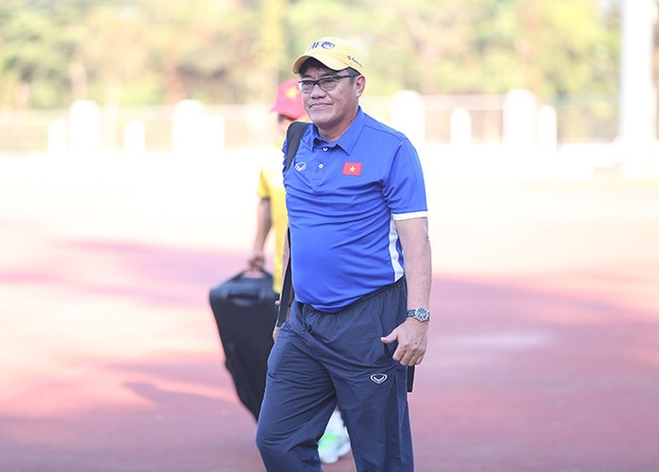 Không phải tập sân "bê tông", đội tuyển Việt Nam hào hứng chờ gặp tuyển Lào - 11 
Trưởng đoàn Dương Vũ Lâm
