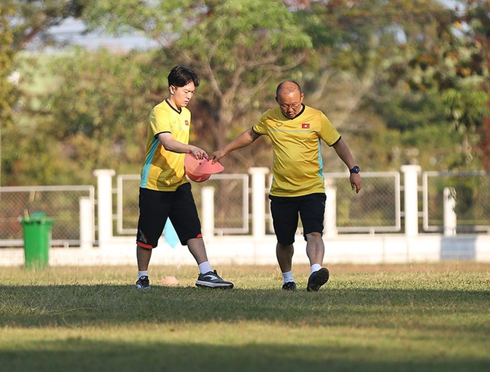 Không phải tập sân "bê tông", đội tuyển Việt Nam hào hứng chờ gặp tuyển Lào - 8 Không phải tập sân "bê tông", đội tuyển Việt Nam hào hứng chờ gặp tuyển Lào - 8