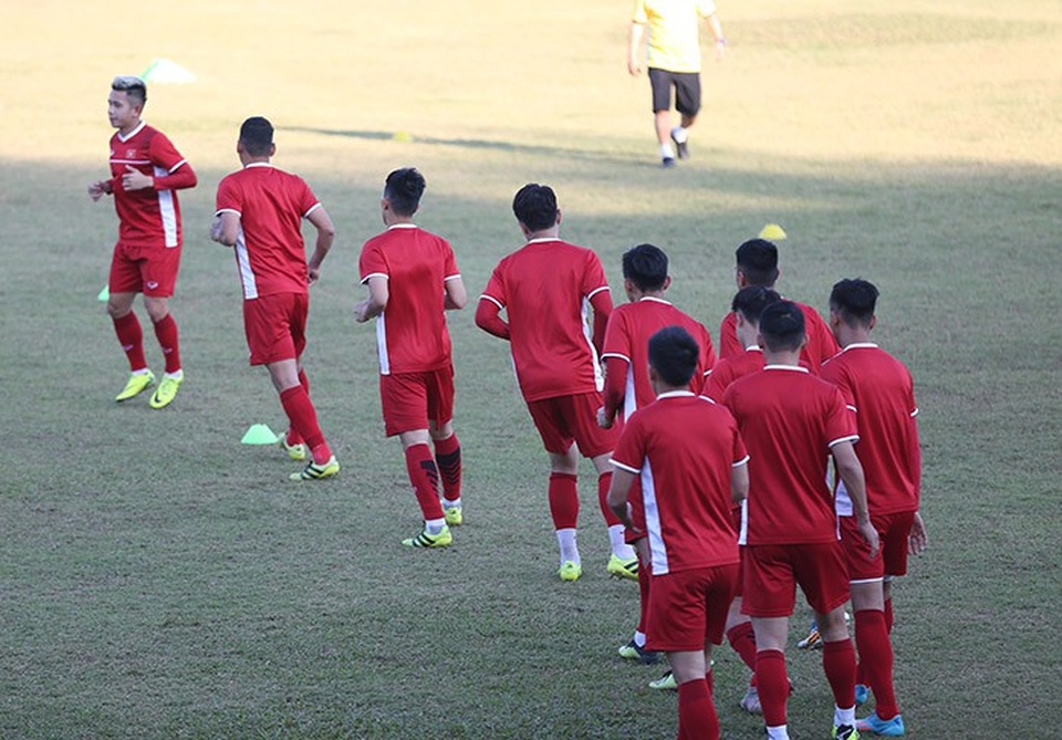 Không phải tập sân "bê tông", đội tuyển Việt Nam hào hứng chờ gặp tuyển Lào - 5 Không phải tập sân "bê tông", đội tuyển Việt Nam hào hứng chờ gặp tuyển Lào - 5