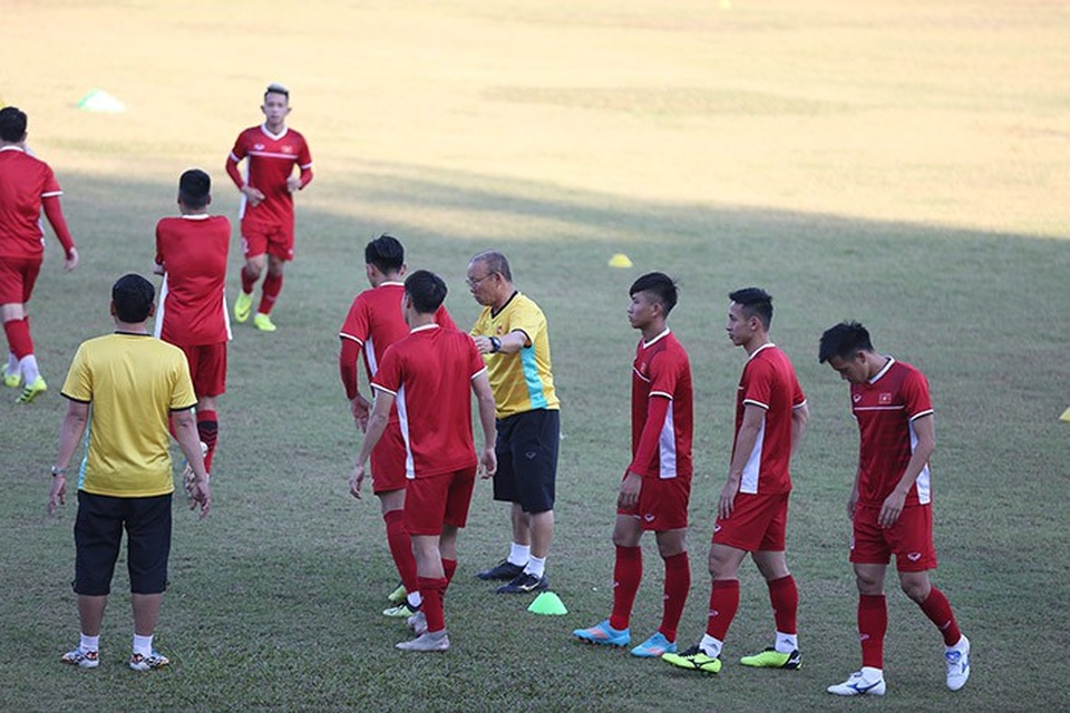 Không phải tập sân "bê tông", đội tuyển Việt Nam hào hứng chờ gặp tuyển Lào - 4 Không phải tập sân "bê tông", đội tuyển Việt Nam hào hứng chờ gặp tuyển Lào - 4