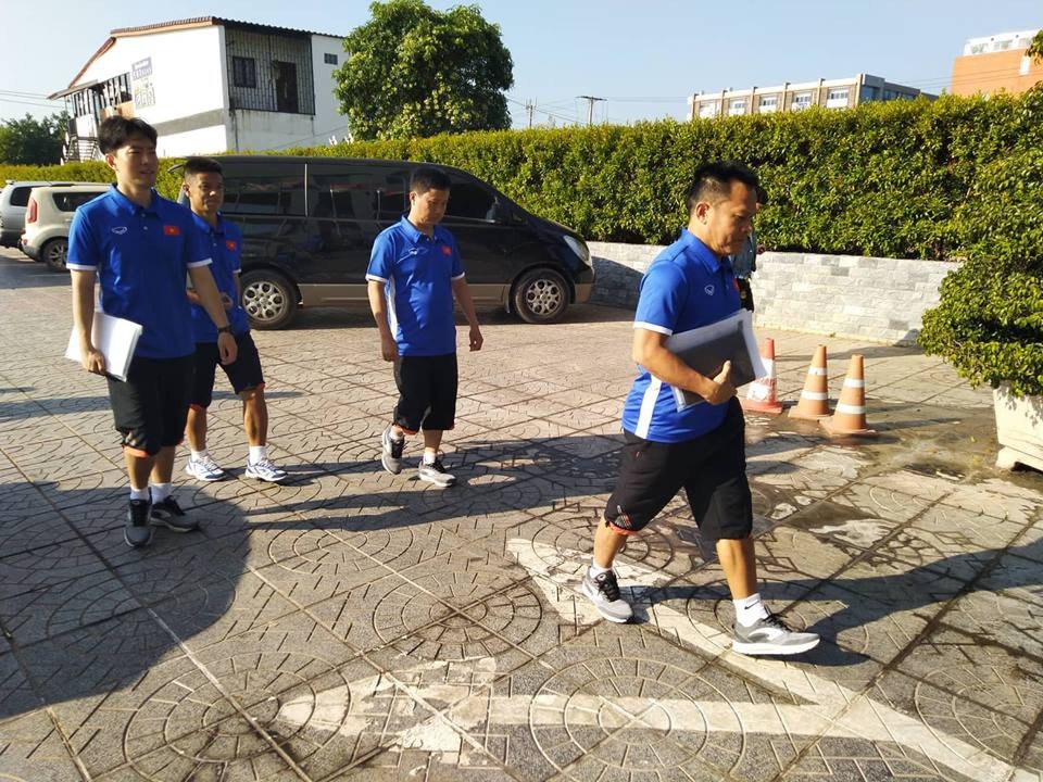 Đội tuyển Việt Nam nhận “lệnh” họp kín, mổ băng soi sức mạnh tuyển Lào - 1
Đội tuyển Việt Nam họp kín tại khách sạn trong ngày 6/11