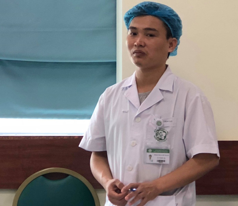 Liên tiếp 2 người tử vong, 1 nguy kịch vì uống thuốc tễ chữa tiểu đường - 3 BS Phạm Thế Thạch cho biết, cả 3 bệnh nhân tiểu đường uống thuốc tễ đều có chung triệu chứng khi nhập viện, diễn biến rất nặng, lọc máu không đáp ứng và hai trường hợp đã không thể qua khỏi.