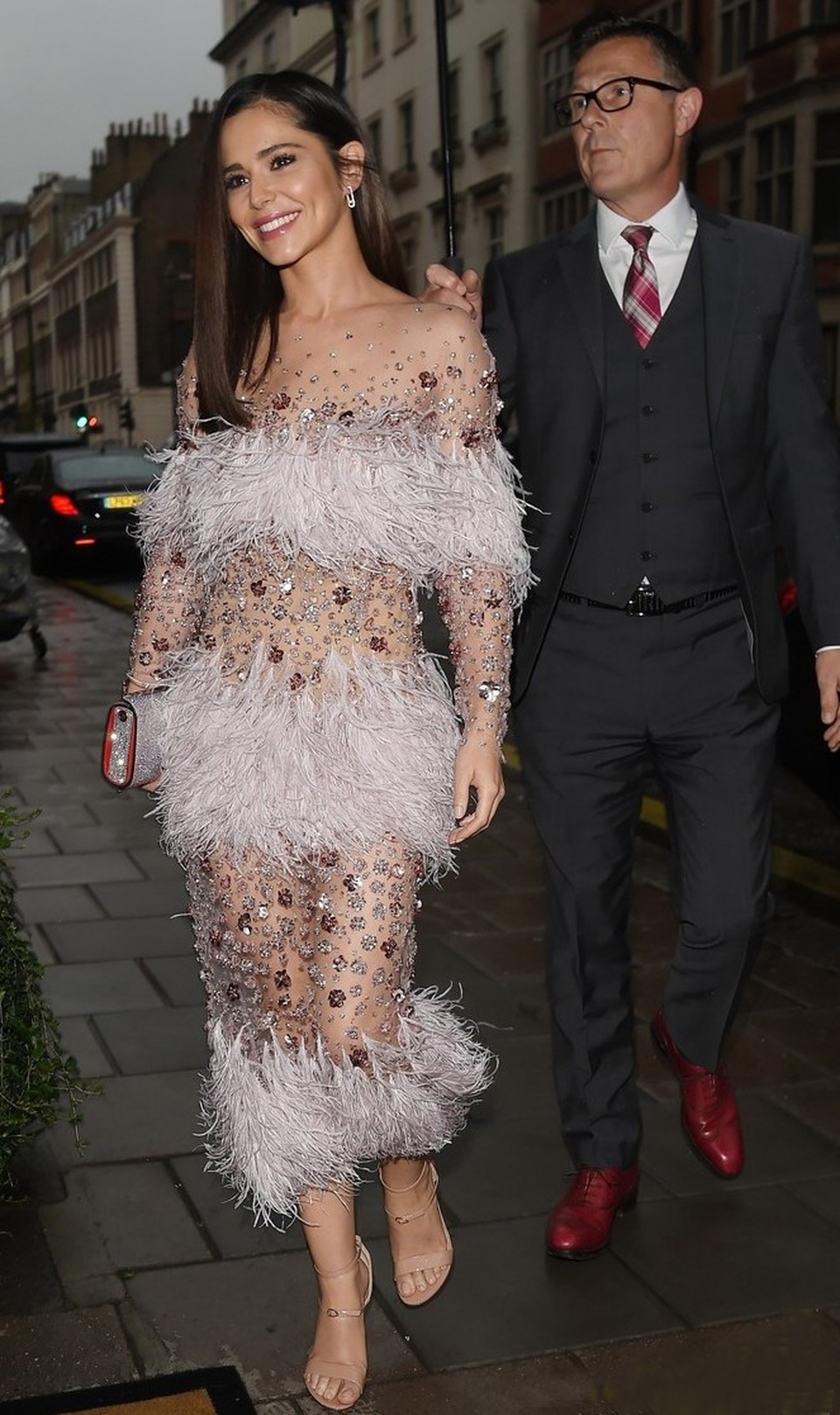 “Gái một con” Cheryl Cole đẹp dịu dàng và quyến rũ - 14
Được biết, album mới của Cheryl đánh dấu sự trở lại của cô với ca hát sau 4 năm nghỉ ngơi sẽ đầy tính tự sự và nói về chuyện tình 2 năm rưỡi của cô với phi công trẻ Liam.