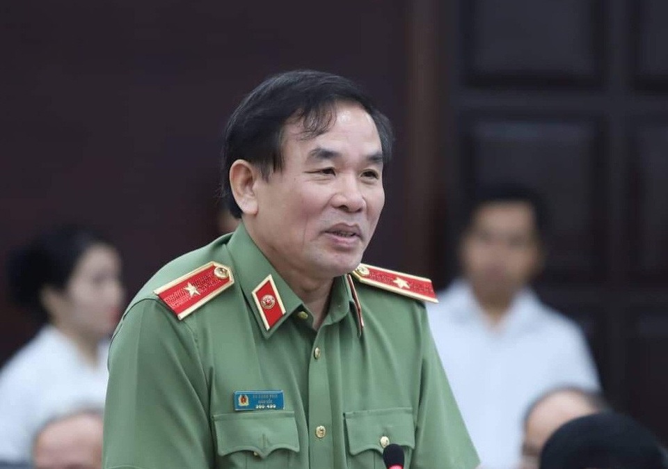 Chủ tịch Đà Nẵng quay phim, "cò" xe hò nhau... bỏ chạy - 3 Thiếu tướng Vũ Xuân Viên - Giám đốc Công an TP nói về tình trạng tín dụng đen tại Chương tình Hội đồng nhân dân TP Đà Nẵng với cử tri sáng 6/11