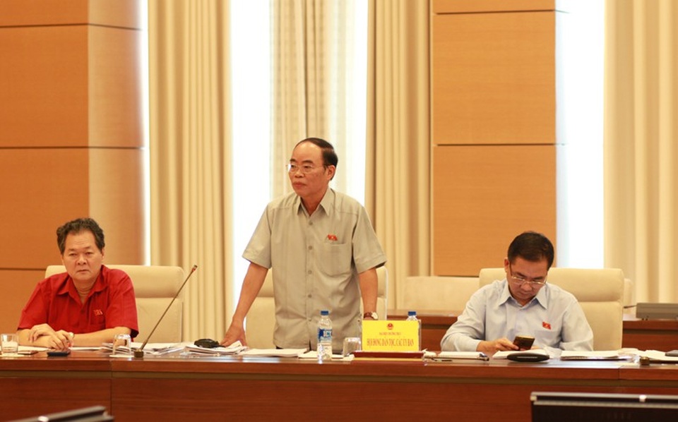 Những dự án sản xuất tấm lợp không amiăng đều đang… đắp chiếu - 1 Phó Chủ nhiệm UB Pháp luật của Quốc hội Nguyễn Công Hồng nêu câu hỏi chất vấn tại phiên giải trình
