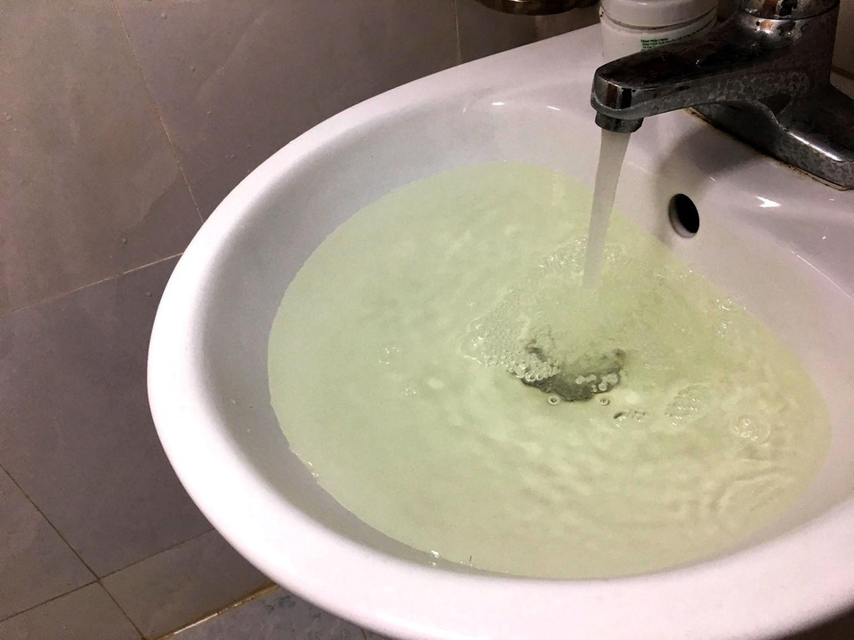 Giật mình với nguồn nước kém an toàn, nguy hại cho sức khỏe - 1 Nguồn nước sử dụng hàng ngày ảnh hưởng rất nhiều đến sức khỏe cả nhà vì thế tôi rất lo lắng.