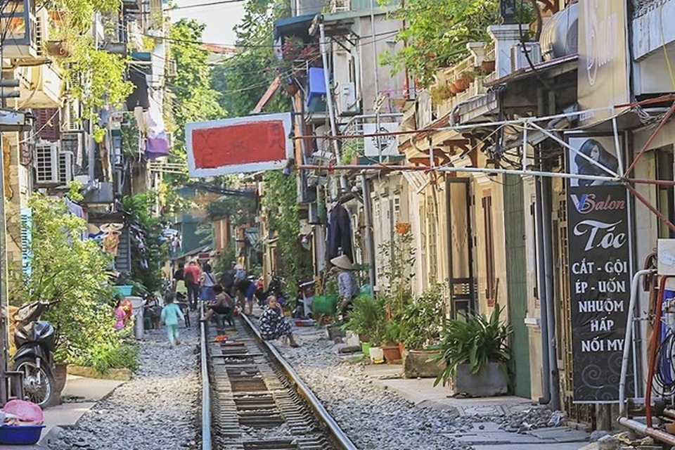 Những hình ảnh về phố đường tàu ''độc và lạ'' giữa lòng Hà Nội - 14 Những hình ảnh về phố đường tàu ''độc và lạ'' giữa lòng Hà Nội - 14